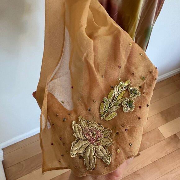 Couture silk and beaded gown with matching scarf - Picture 11 of 13